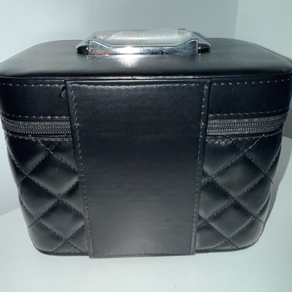 CC Black Quilted Leather Vanity Case - Picture 5 of 10